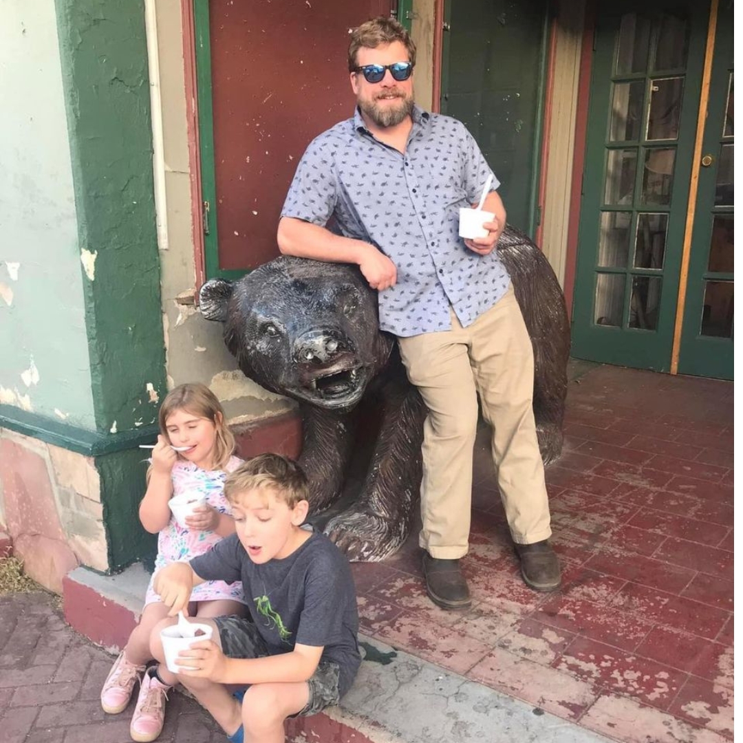 Dr. Ryan with kids at Sultana bear statue